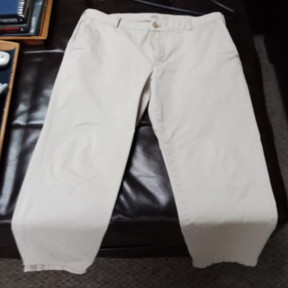 Izod khaki pants. Size 34-30. Straight fit.